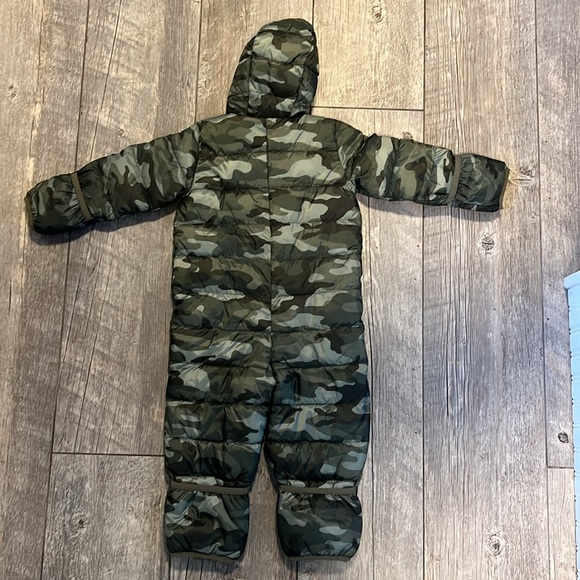 Gap Baby ColdControl Puffer One-Piece - Olive green camo - Picture 9 of 9